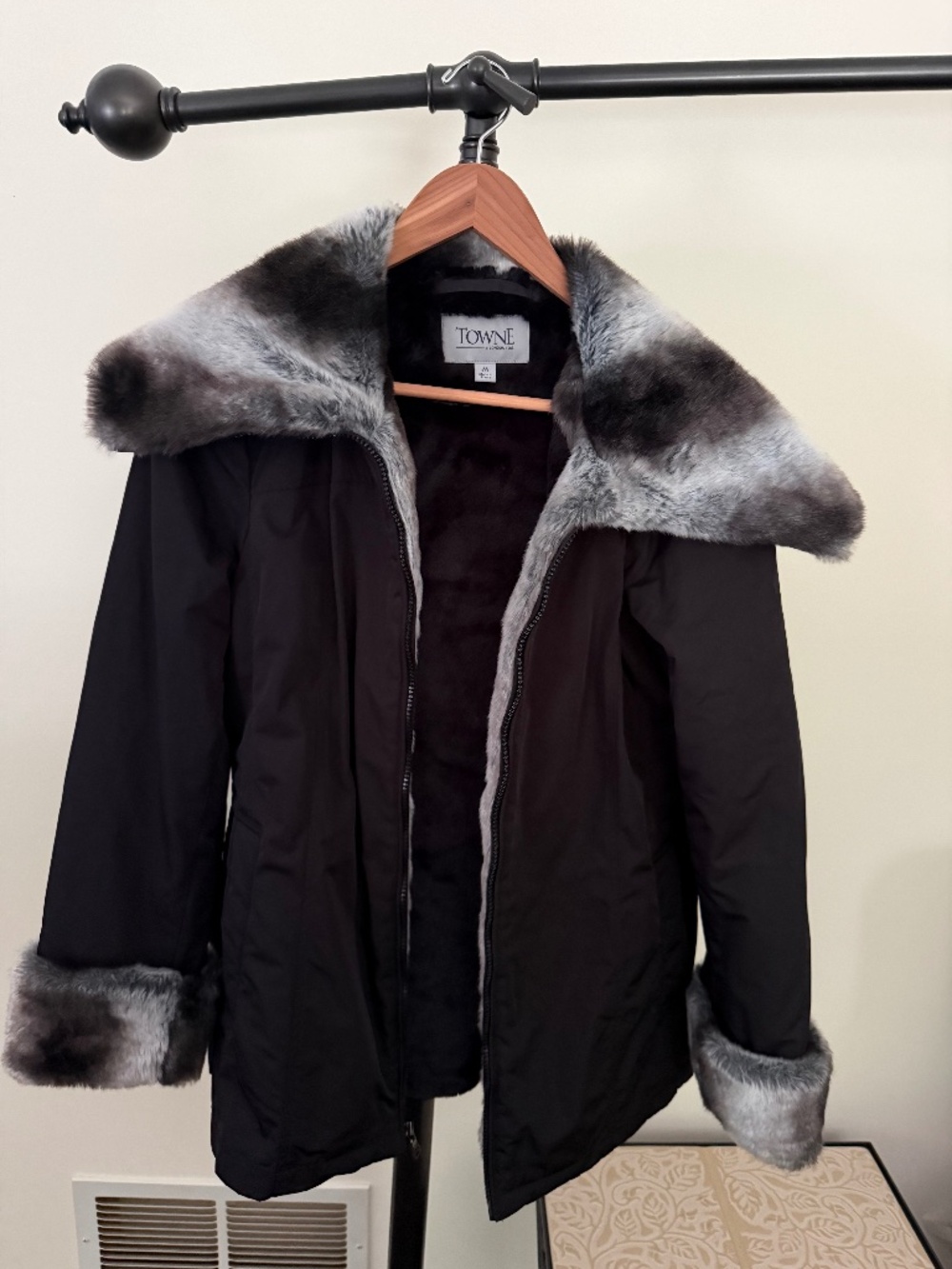 Towne Collection London Fog Quilted Winter Coat Black Gray Faux Fur Medium
